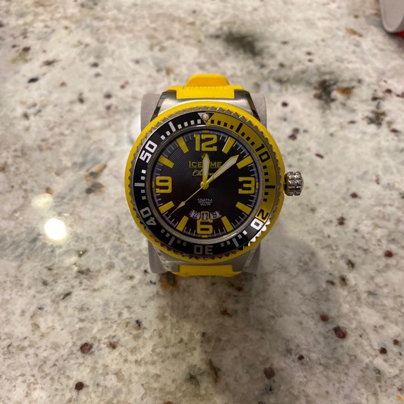 Watch - Picture 3 of 3